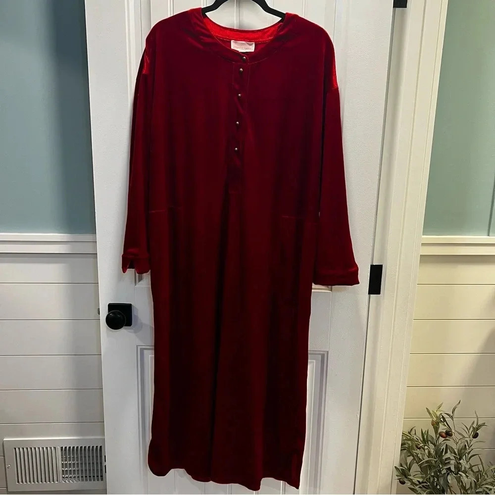 Stan Herman‎ Velour Bright Red 1/4 Buttoned Robe. Size 1X.